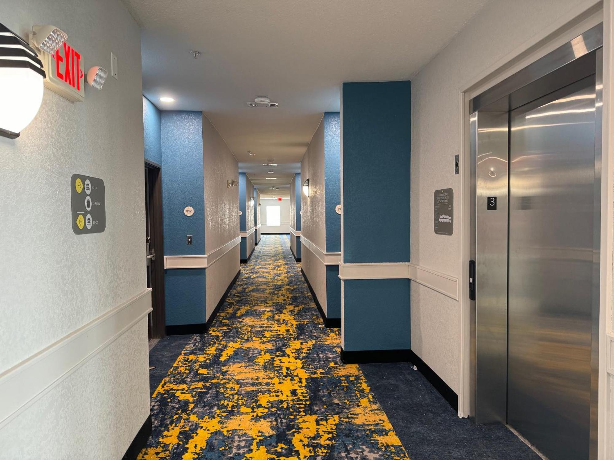 Sonesta Essential La Porte Luaran gambar