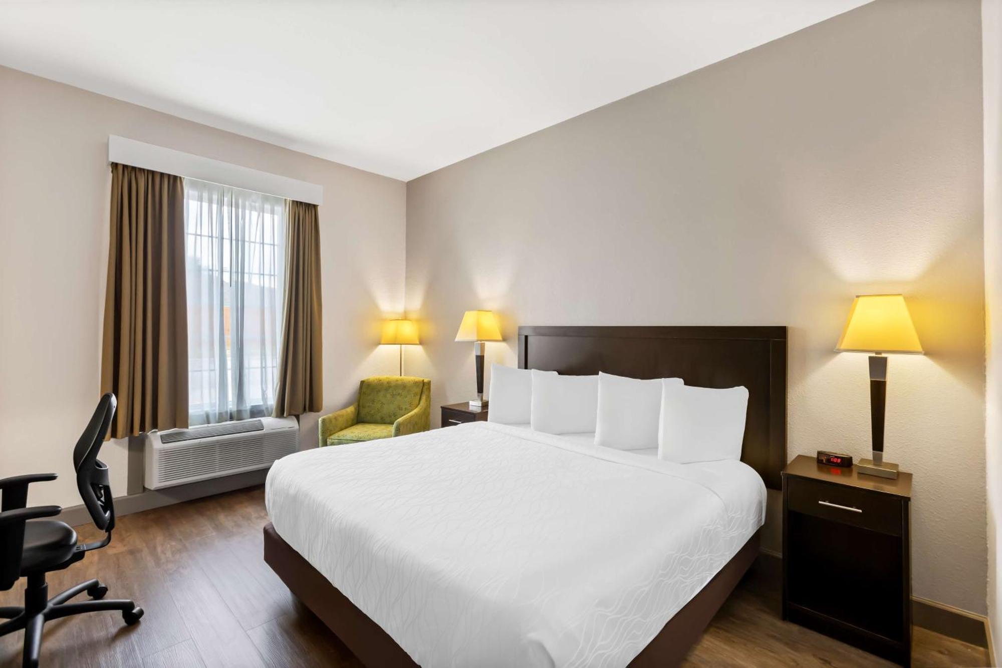 Sonesta Essential La Porte Luaran gambar