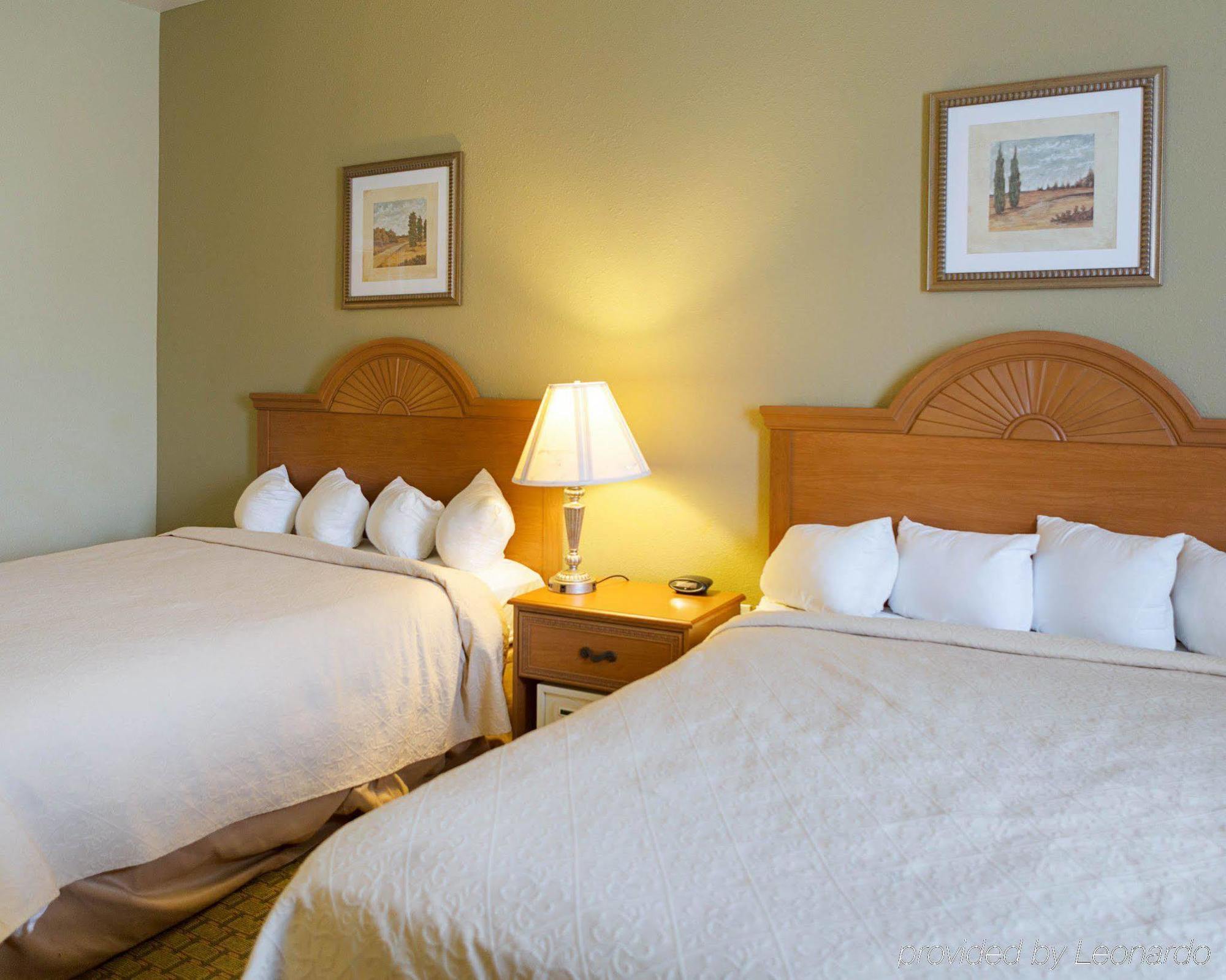 Sonesta Essential La Porte Luaran gambar
