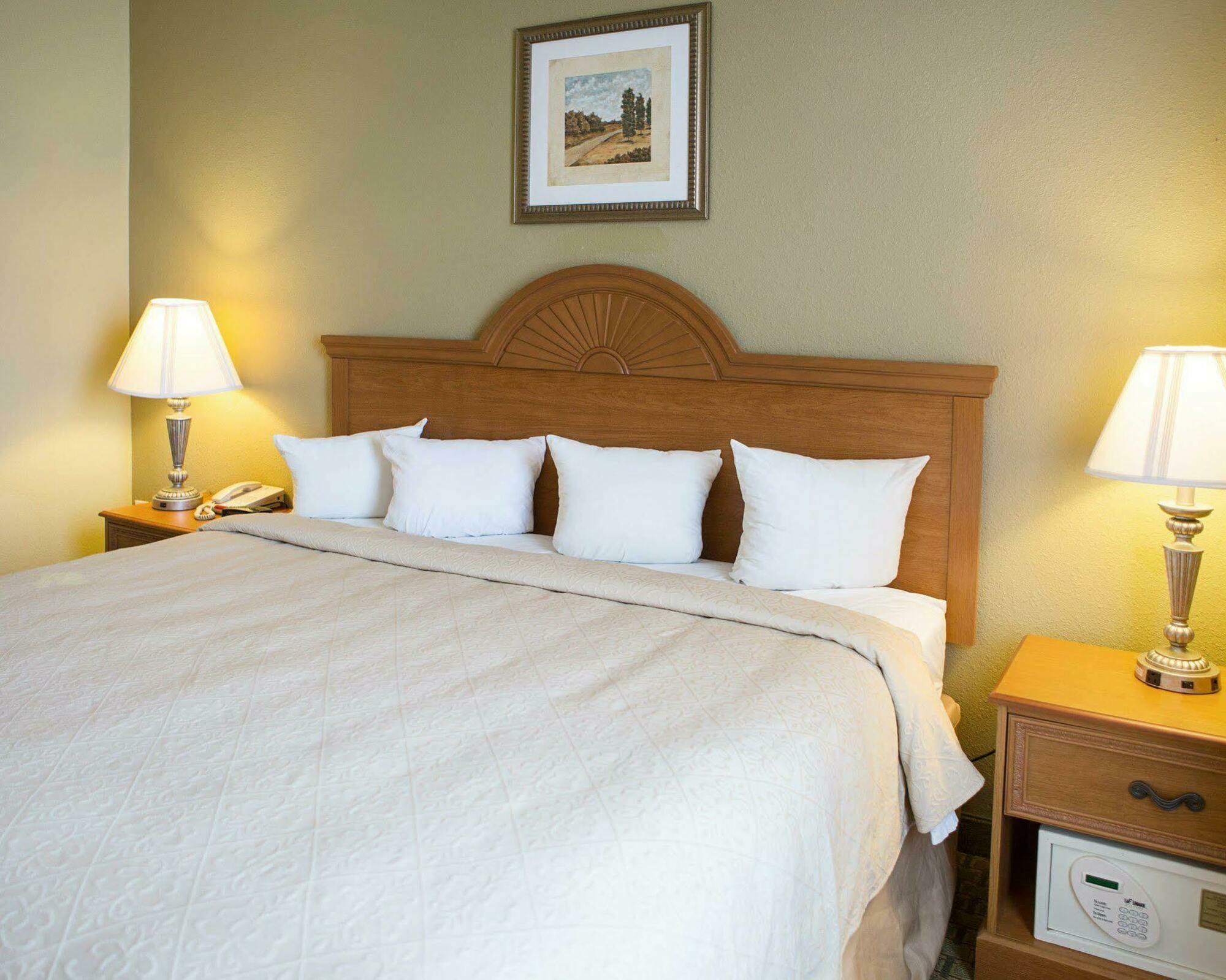 Sonesta Essential La Porte Luaran gambar