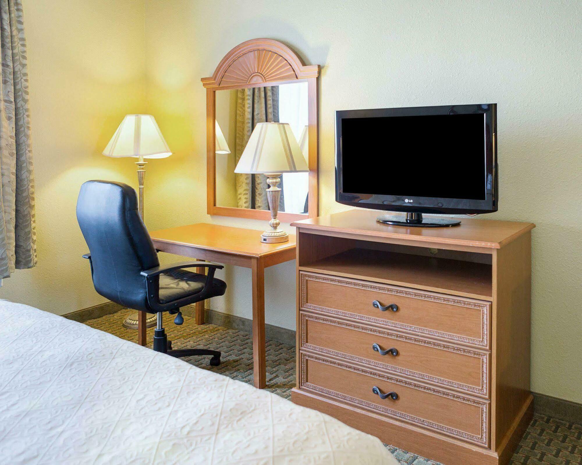 Sonesta Essential La Porte Luaran gambar